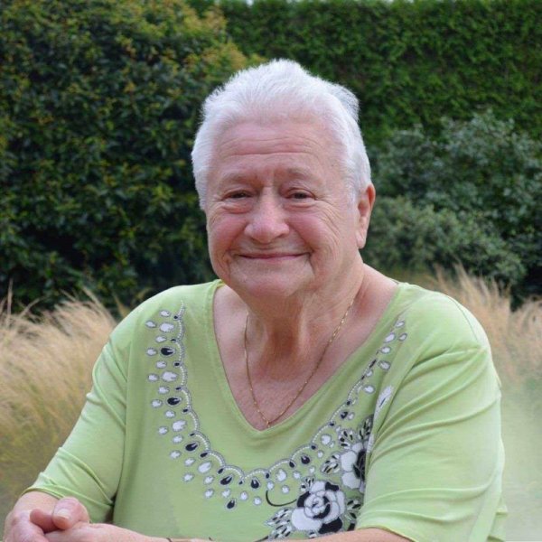Yvonna Moons